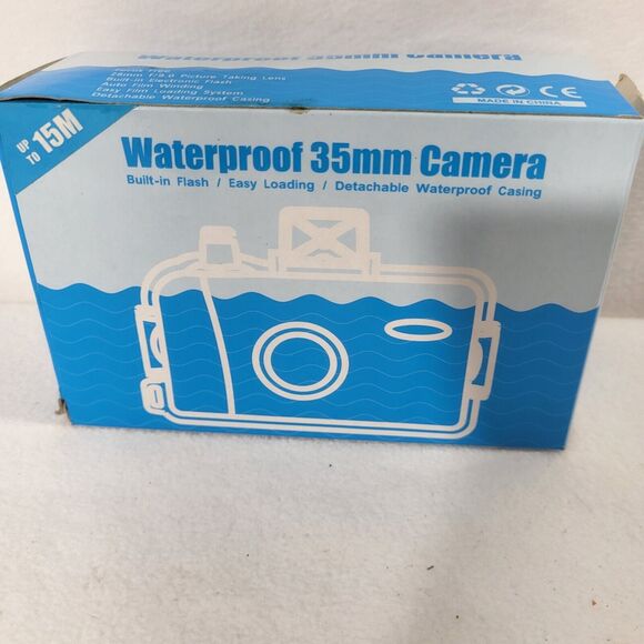 U2 SUBMARINE VINTAGE 35MM WATERPROOF CAMERA BUILT IN FLASH